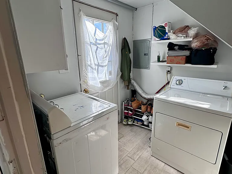 2404 Rowland Ave — Photo 14