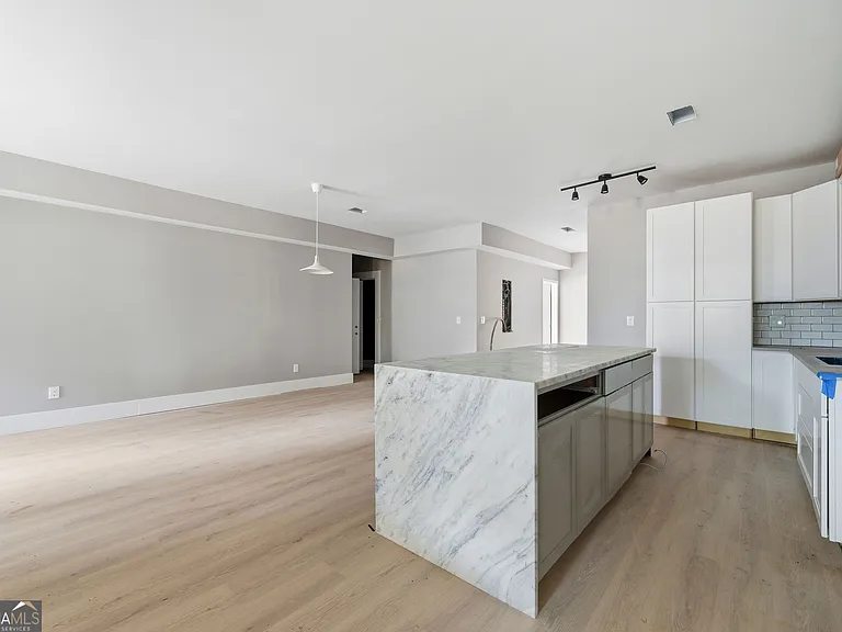 1409 NW Dr NW #1 — Photo 2