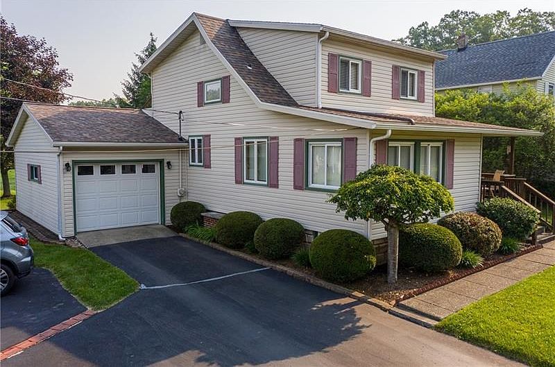 1st image of 212 Bentley Ave