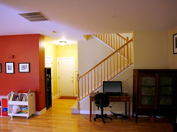 4th image of 73 Johnson Ct