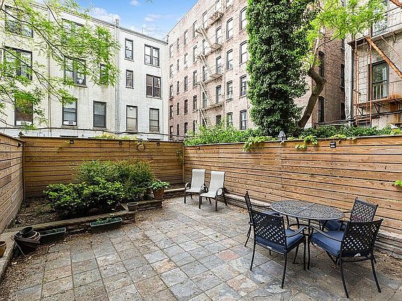 5th image of 320 W 139th St