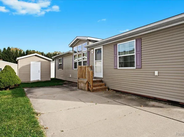 9600 Astor Ct, Northville, MI 48167