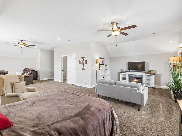 8325 Turnbull Dr — Photo 41