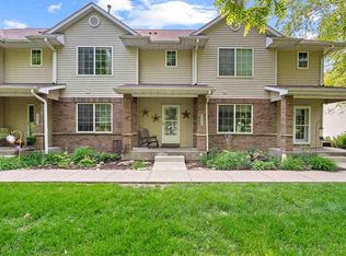 226 Red Hill Ln, Iowa City, IA 52245