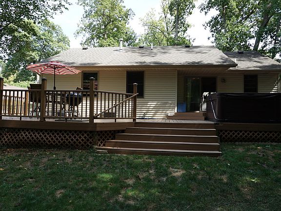 3rd image of 9922 Woodlawn Dr