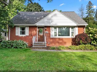 2316 Meadow Ln, Green Bay, WI 54301