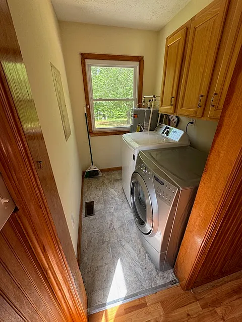 3 bed, 1008 sqft, $1,950 — Photo 2
