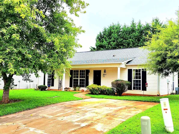 321 Split Oak Ln, Inman, SC 29349