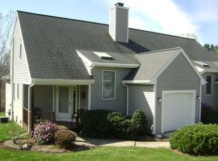 8 Walden Ln, Pittsfield, MA 01201