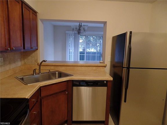3rd image of 240 Fox Hollow Dr APT 100