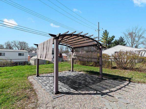 923 W Stephen Ave, Clawson, MI 48017