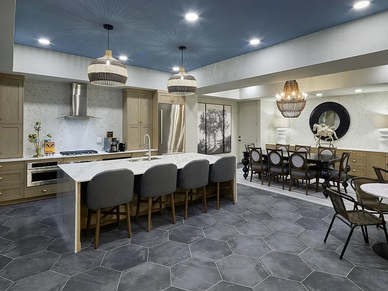 Avenida Carrollton - 55+ Active Adult Apartment Homes — Photo 20