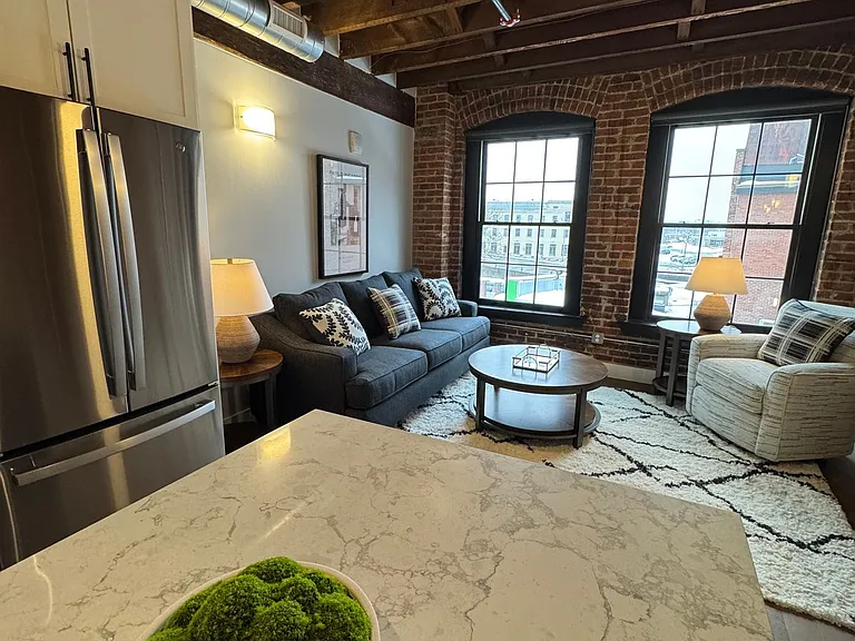 Hotel Street Apartments — Photo 5