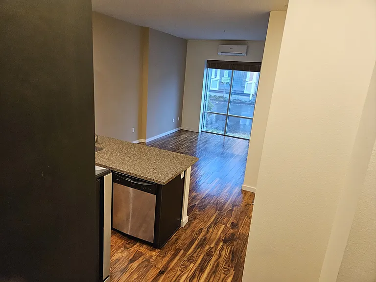 433 SE Washington St — Photo 6