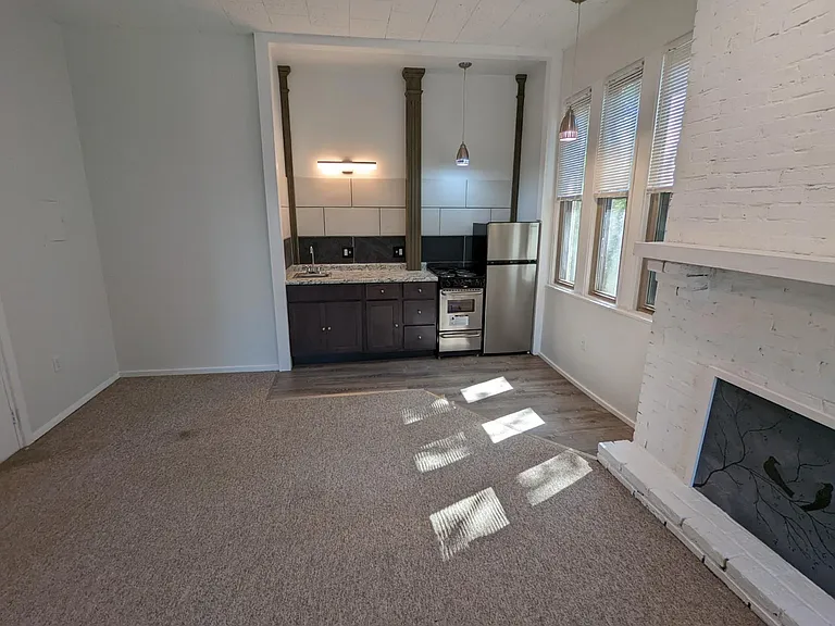 911 S Aiken Ave #3 — Photo 1
