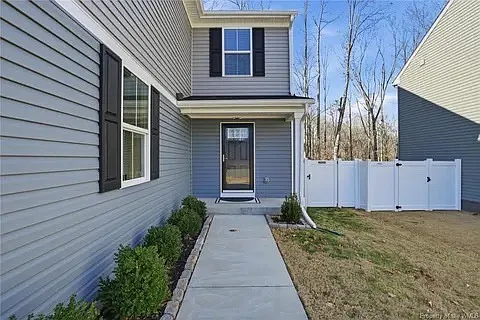 303 Lorraine Dr — Photo 2