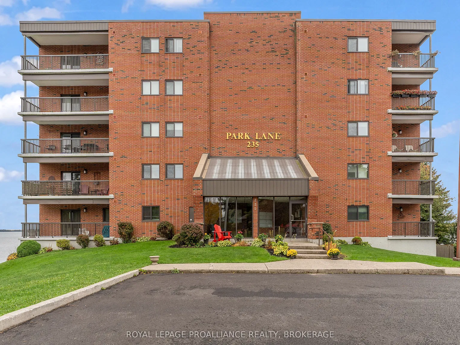 Park Lane — Photo 1