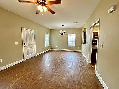 1100 Berry Rd — Photo 2