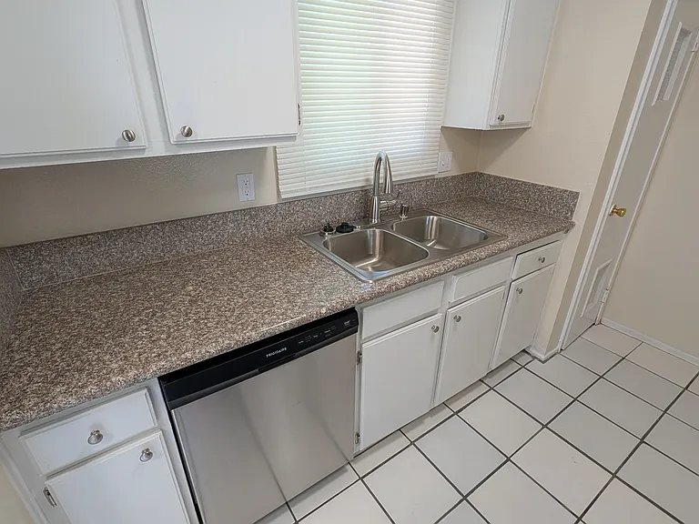 219 Lime St #104 — Photo 3