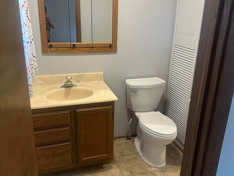 537 Memorial Dr E — Photo 18