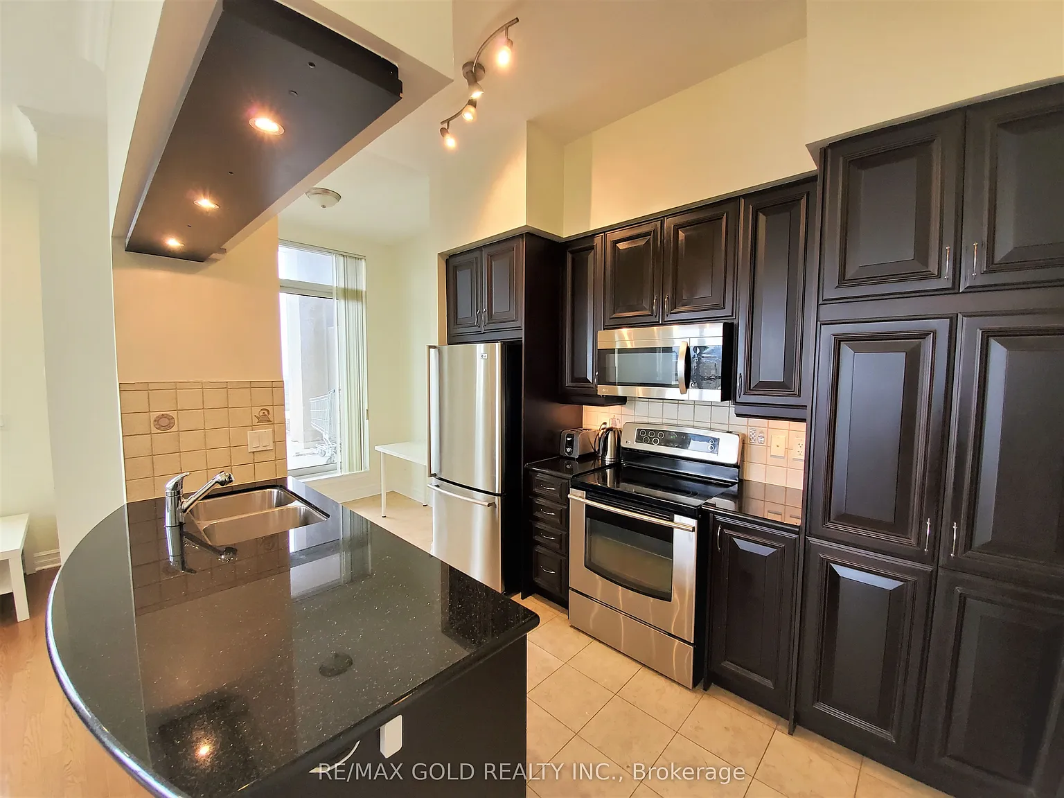 2 bed, $3,400 — Photo 2