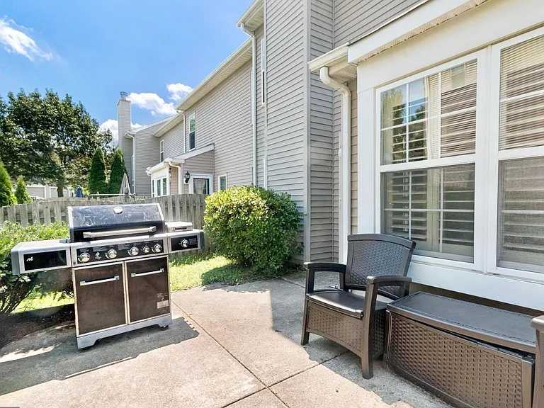 2607 Virginia Ln — Photo 31
