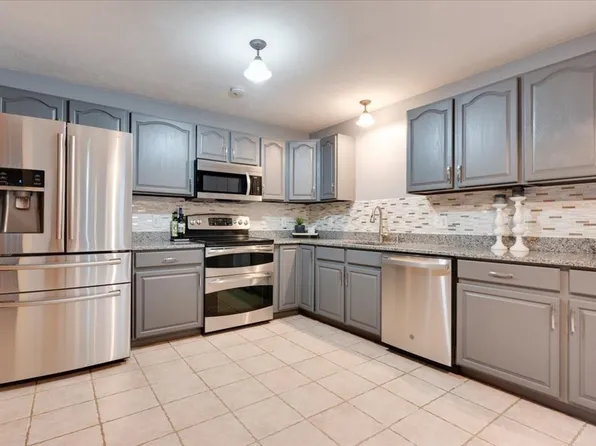 15 Patricia Dr #15, Oxford, MA 01540