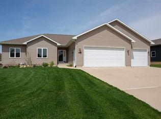 423 Prairie Ln, Gilbertville, IA 50634