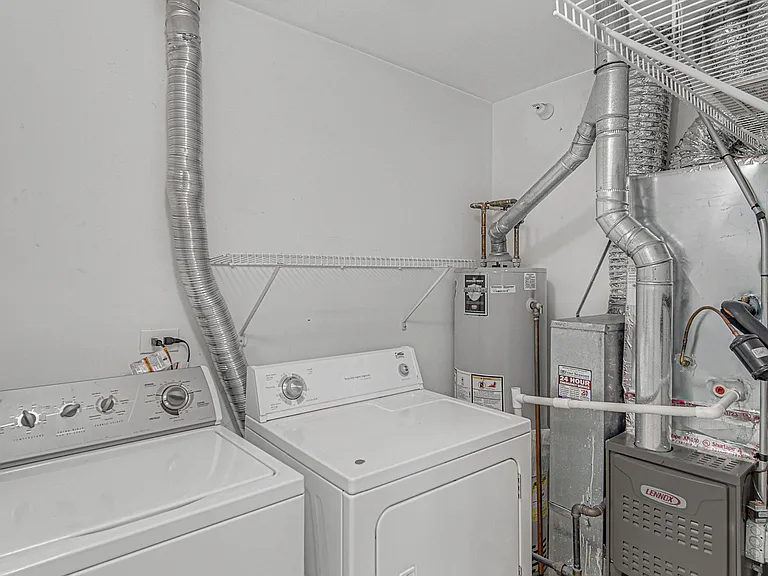 2588 Dickens Ct #2588 — Photo 18