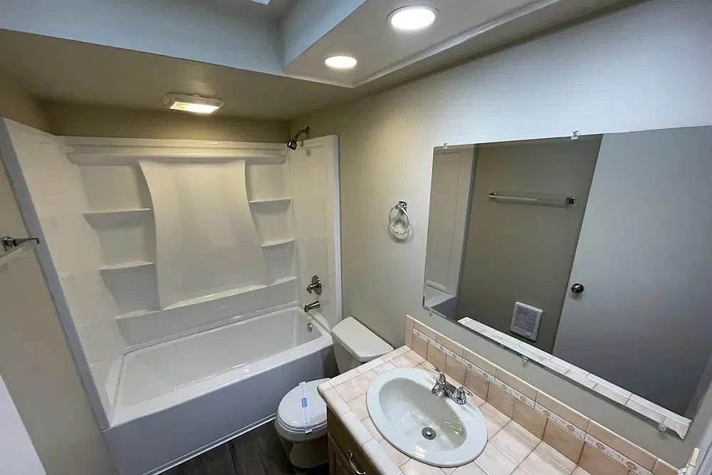4 bed, 2025 sqft, $2,200 — Photo 4