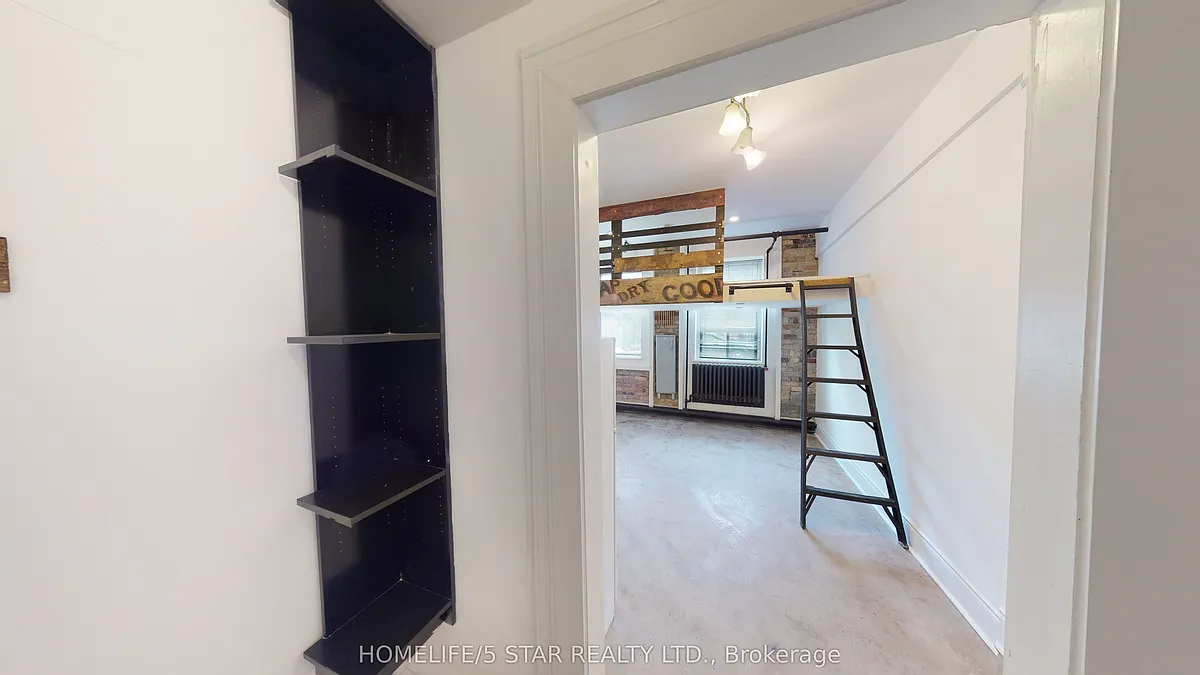 Building Photo - 1152 Gerrard St E #203