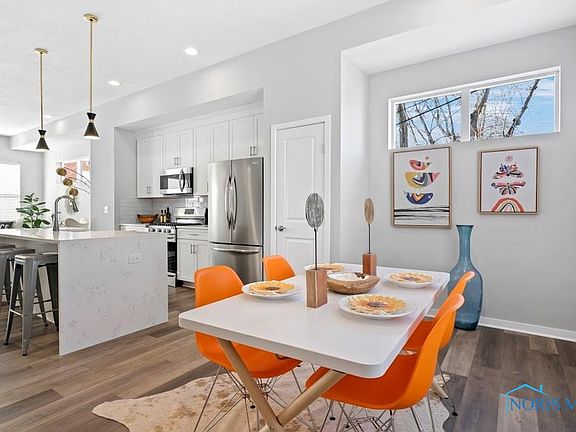 5th image of 413 W Water St #D