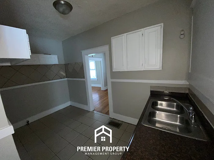 696 N Willett St — Photo 6