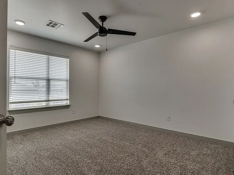 7907 NW 135th Ter — Photo 41
