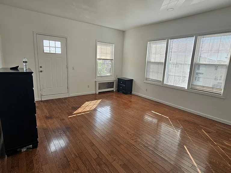 4417 Atlantic Ave #2 — Photo 3
