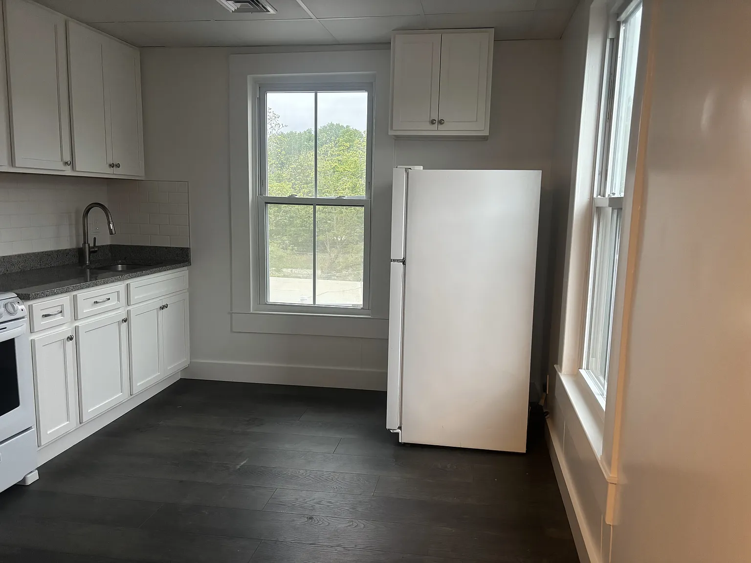 2 bed, 1000 sqft, $2,450 — Photo 2