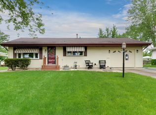 20 Robinwood Dr, Normal, IL 61761