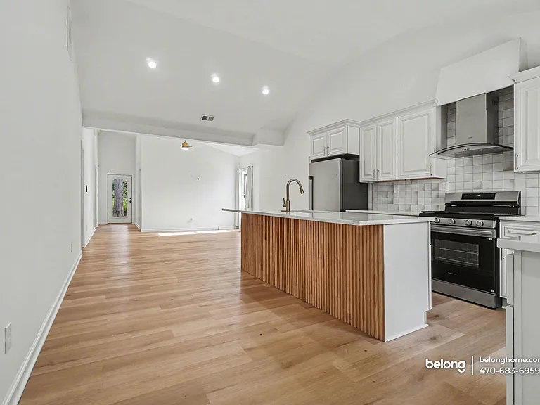 1017 Sparks St SW — Photo 4