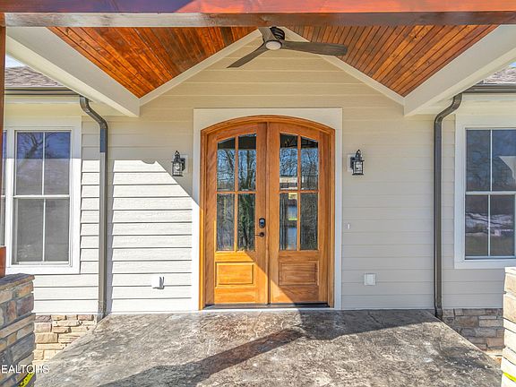 3rd image of 233 Highland Dr