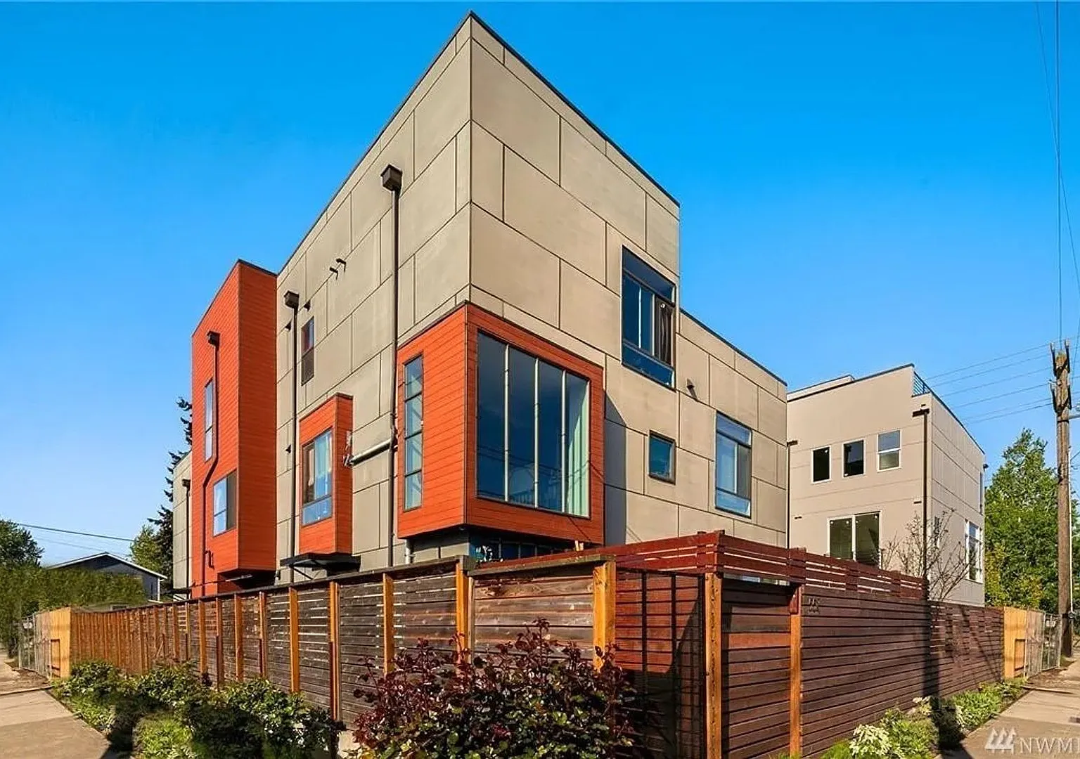 West Seattle - Industrial-Modern 3 bedroom / 2.5 bath Town Home — Photo 1