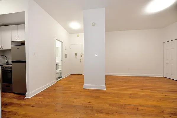 Rented by Buchbinder & Warren | media 18