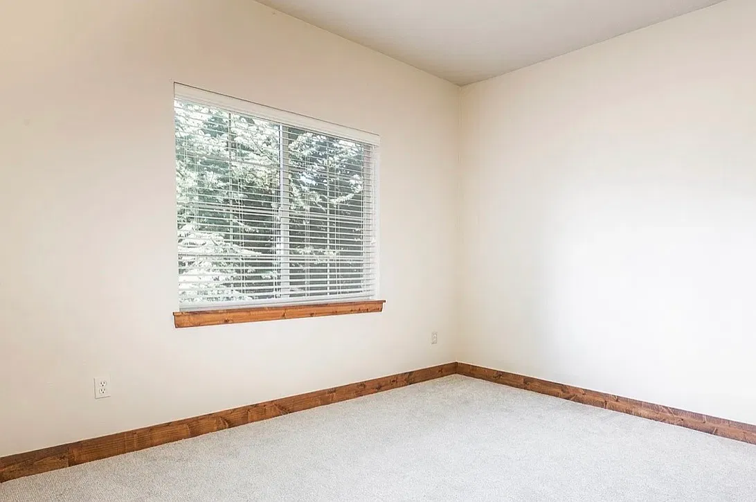 4 bed, 2500 sqft, $2,900 — Photo 4
