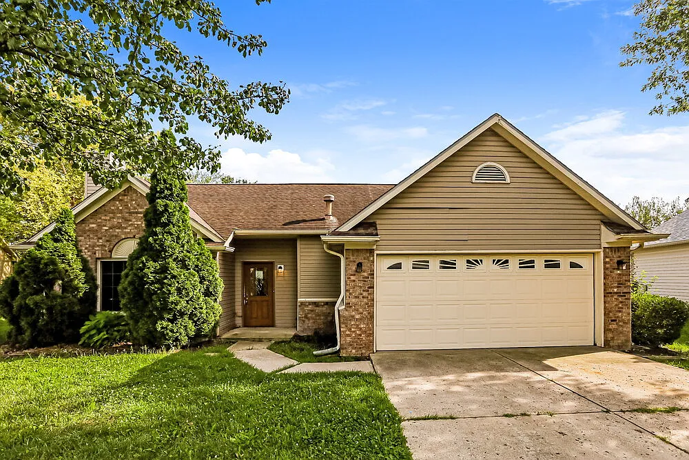 3 bed, 2.0 bath, 1571 sqft, $2,115 — Photo 1