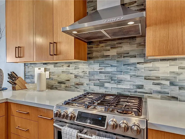 714 Cliff Dr — Photo 8