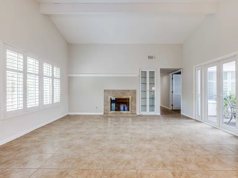1062 Marina Dr — Photo 3