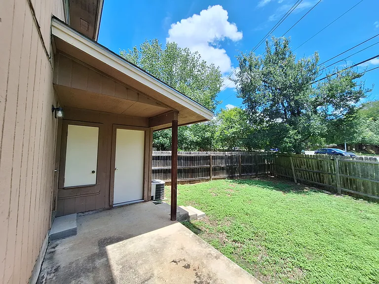 8207 Hood Cir #B — Photo 36