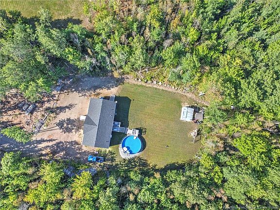 3rd image of 124 Diamond Square Rd