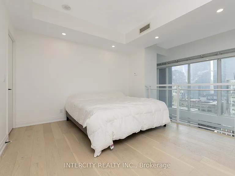 21 Nelson St #LPH32 — Photo 22
