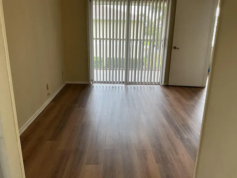 1550 SE Royal Green Cir — Photo 5