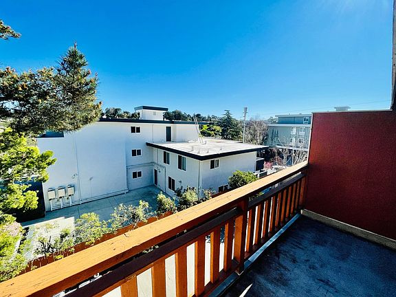 3rd image of 332 Palos Verdes Dr #5
